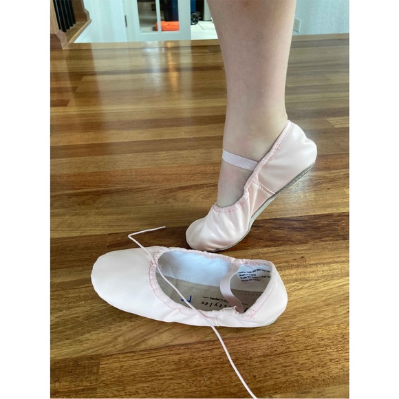 Freestyle by Danskin Girls’ Ballet Slippers - Size 9 - Picture 6 of 6
